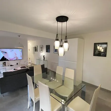 Modern Flat 5min From The Beach